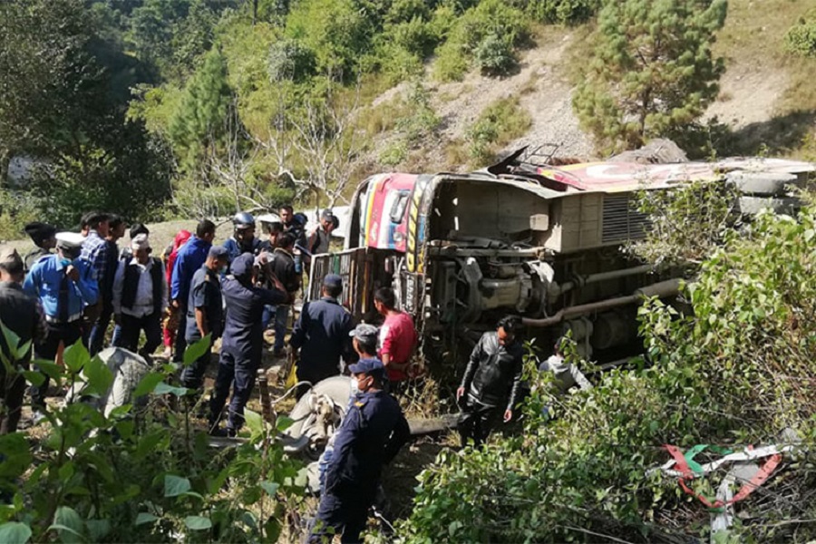 सल्यान बस दुर्घटना अपडेट : १२ जनाकै सनाखत